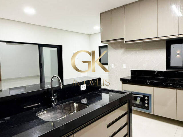 #17 - Casa em condomínio para Venda em Várzea Grande - MT