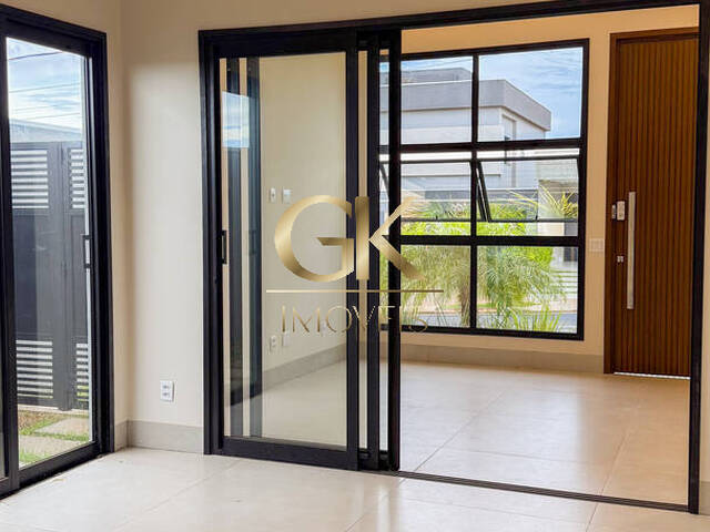 #55 - Casa em condomínio para Venda em Cuiabá - MT